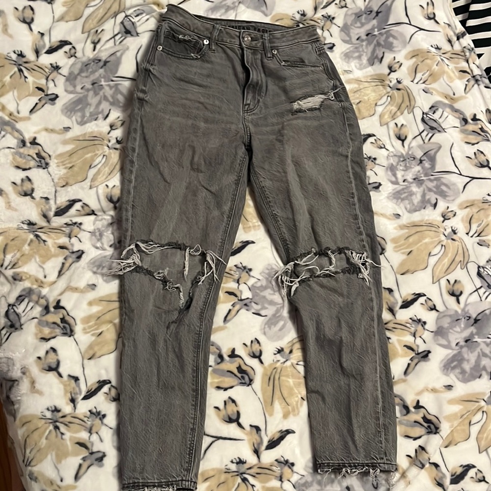 aeo,refuge and I dont know the other. All barely worn. In great condition!